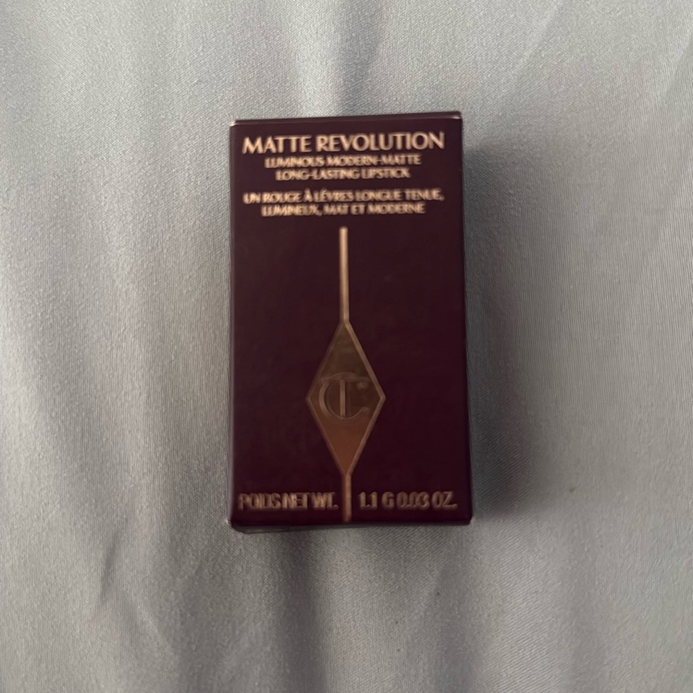Charlotte tilsbury matte long wearing pillow talk lipstick
